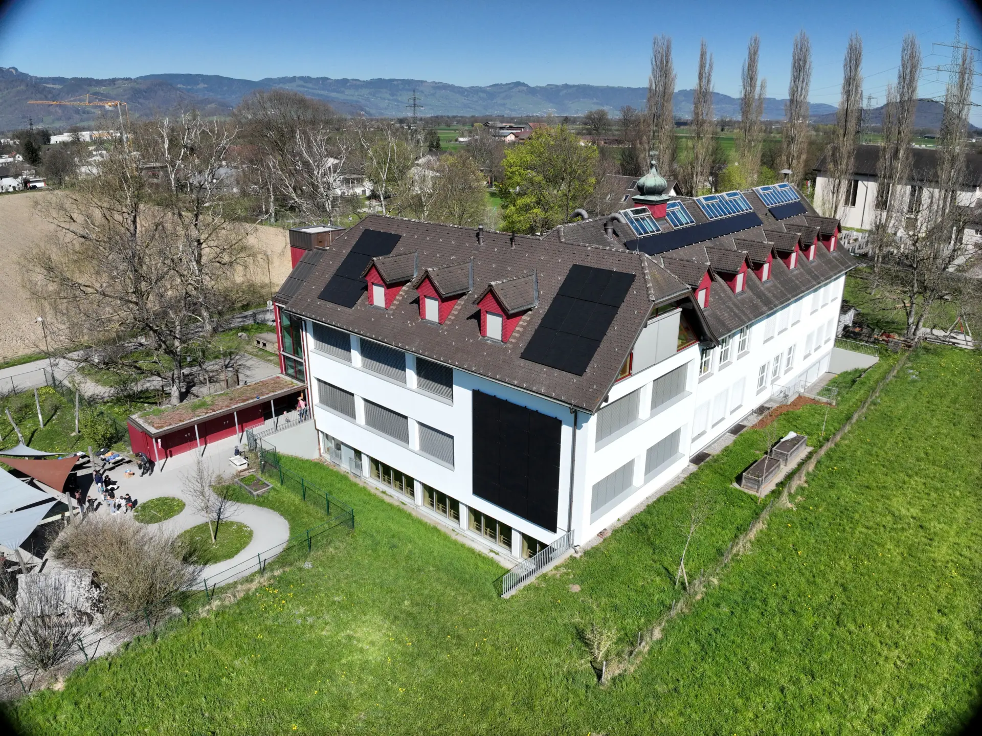 VS Brederis PV-Installation Fassade und Dach